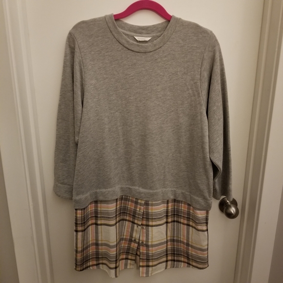 Caslon Top With Attached Button Up - Picture 1 of 3